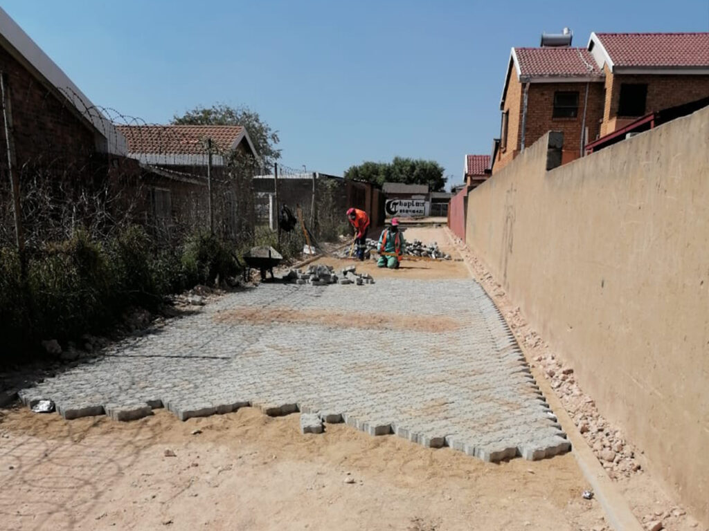 Stage 12 - Tiling the passage - 24 January 2023